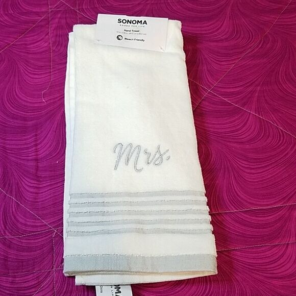 ✔ 5 for $25 Sonoma Mrs hand towel NWT - Picture 1 of 5
